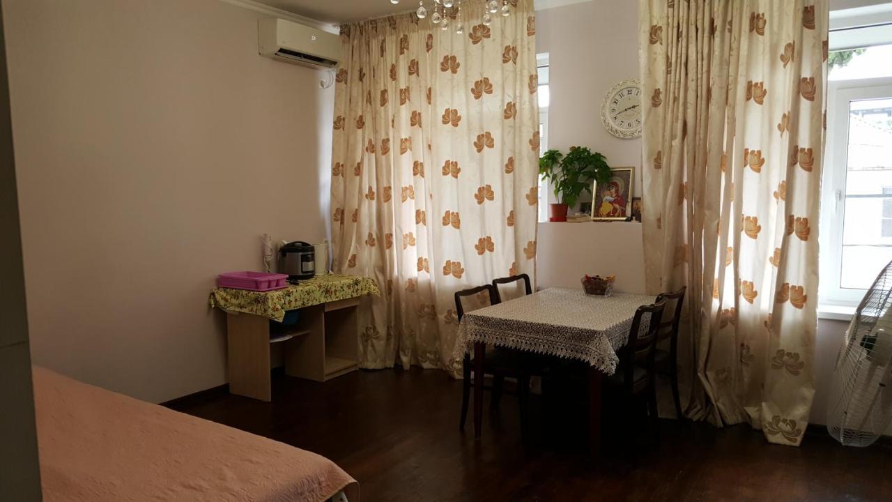 Абазинская 35 Sochumi Exterior foto